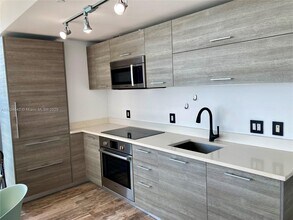 650 NE 32nd St, Unit 4408 in Miami, FL - Building Photo - Building Photo