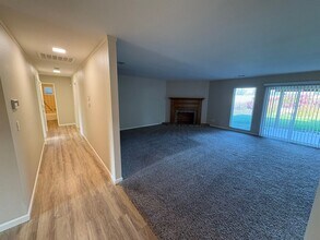 4230 W Grove Ct in Visalia, CA - Building Photo - Building Photo