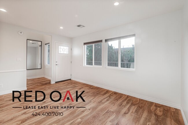 11218 Oxnard St in Los Angeles, CA - Building Photo - Building Photo