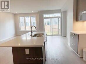 704 Pipit Ln in Ottawa, ON - Building Photo - Building Photo