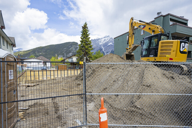 413 Beaver St in Banff, AB - Building Photo - Building Photo