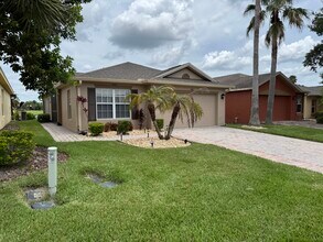 353 Acadia Dr in Kissimmee, FL - Building Photo - Building Photo