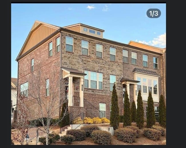 property at 400 Montclair Ct