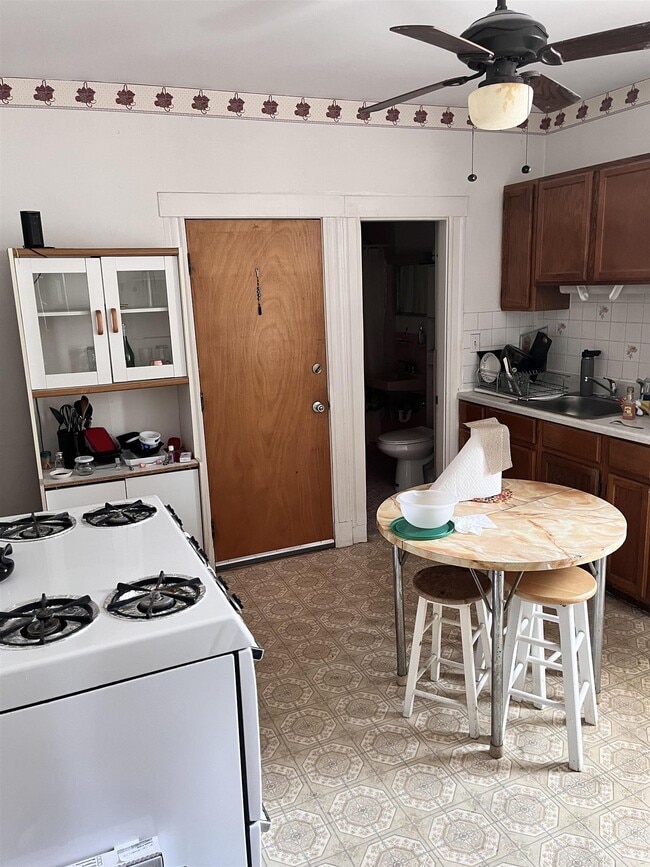 103 Arlington St, Unit 3 in Watertown, MA - Building Photo - Building Photo