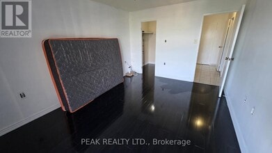 18 Knightsbridge Rd in Brampton, ON - Building Photo - Building Photo