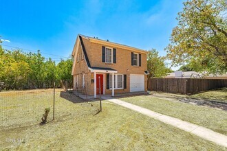 1725 Avenue D, Unit D in Abilene, TX - Foto de edificio - Building Photo