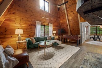 459 Sugar Mountain Way in Pigeon Forge, TN - Building Photo - Building Photo