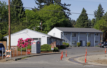 Colony Square Apartments in Milwaukie, OR - Building Photo - Building Photo