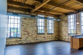 Off Broadway Apartments - Price Per Bedroom in Grand Rapids, MI - Foto de edificio - Building Photo