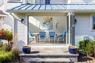 46 Carnegie Heights Dr in Portsmouth, RI - Building Photo - Building Photo