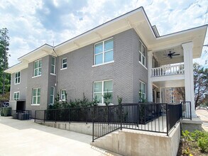 26 N McLean Blvd in Memphis, TN - Building Photo - Building Photo