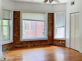 854 W Cornelia Ave, Unit 2N in Chicago, IL - Building Photo