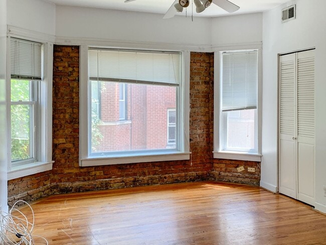 854 W Cornelia Ave, Unit 2N