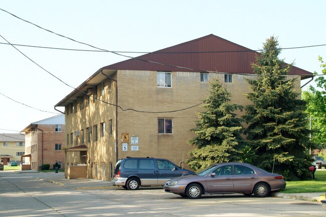 Kingston Manor Apartments in Mount Clemens, MI - Foto de edificio - Building Photo