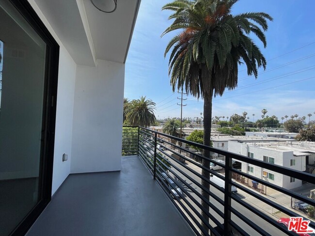 property at 14612 Calvert St