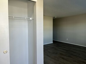 6012 Rex Hall Ln in Apollo Beach, FL - Building Photo - Building Photo