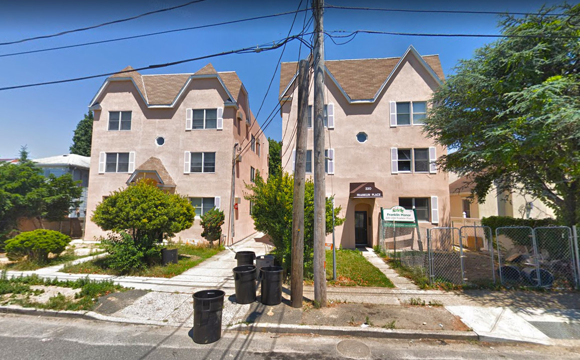 220-224 Franklin Pl in Woodmere, NY - Building Photo