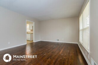 8130 McGee St in Kansas City, MO - Foto de edificio - Building Photo