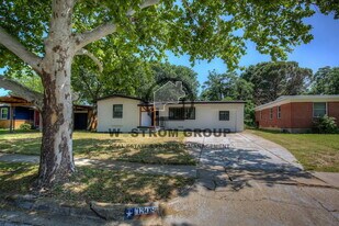 1308 Marshalldale Dr in Arlington, TX - Building Photo