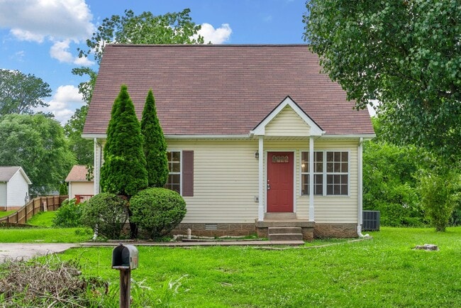 320 Lafayette Rd in Clarksville, TN - Building Photo - Building Photo