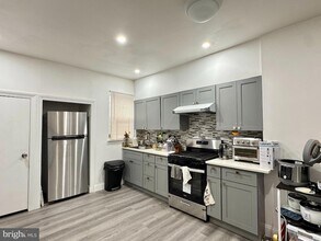 323 N Preston St in Philadelphia, PA - Building Photo - Building Photo