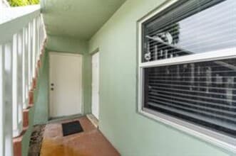 2607 NE 8th Ave in Wilton Manors, FL - Building Photo - Building Photo