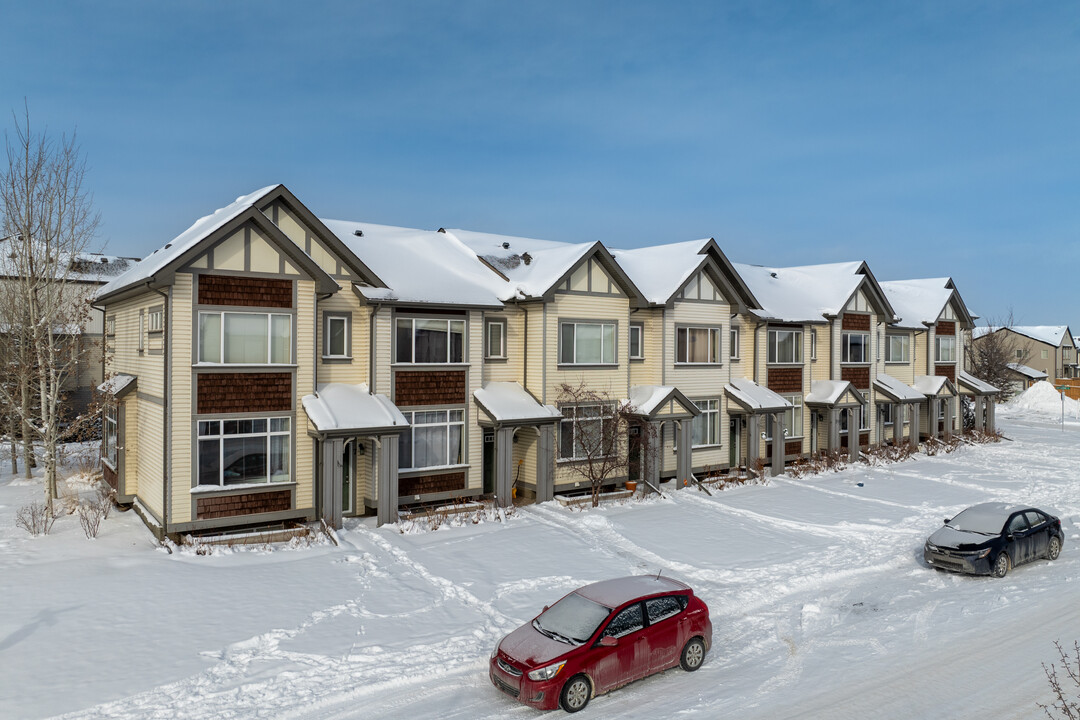 No3 Chalet in Calgary, AB - Building Photo