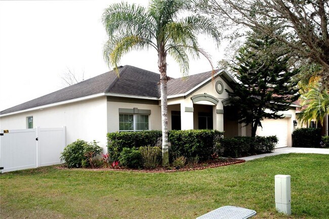 1319 Rowantree Dr in Dover, FL - Building Photo - Building Photo