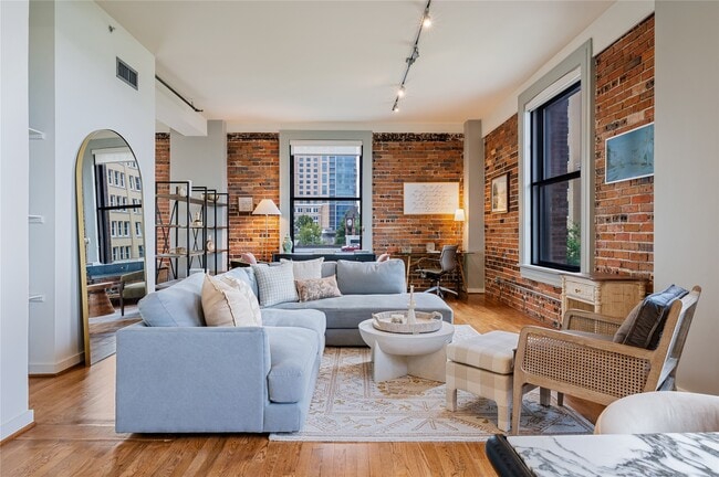 property at 915 Franklin St