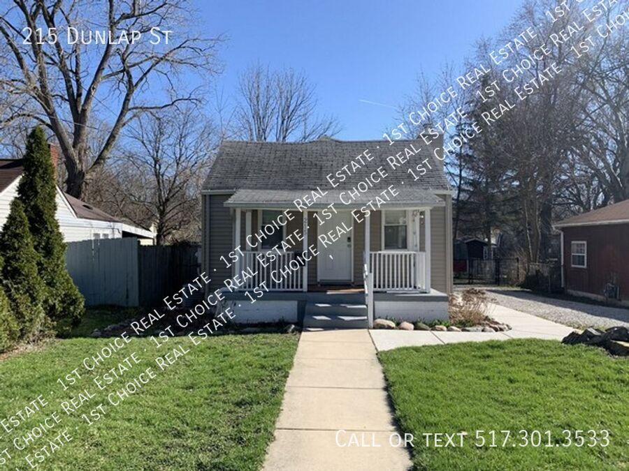 215 Dunlap St in Lansing, MI - Building Photo