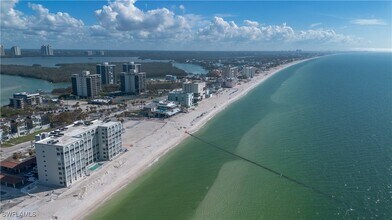 25901 Hickory Blvd in Bonita Springs, FL - Foto de edificio - Building Photo