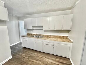 3449 Hallbrook St in Memphis, TN - Building Photo - Building Photo