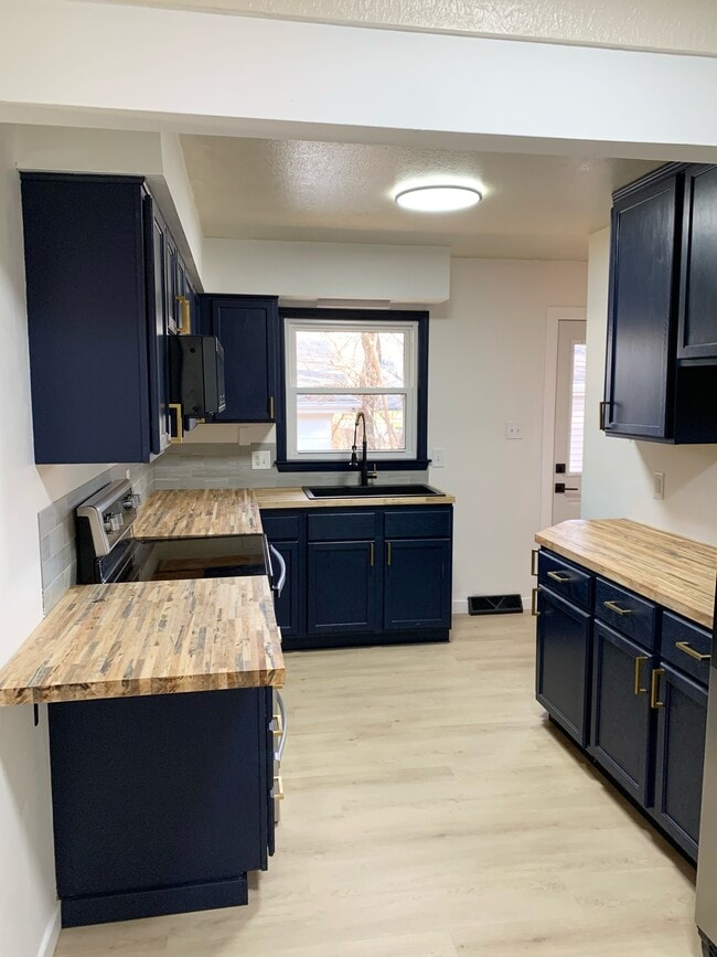 6202 Franklin Ave in Des Moines, IA - Building Photo - Building Photo