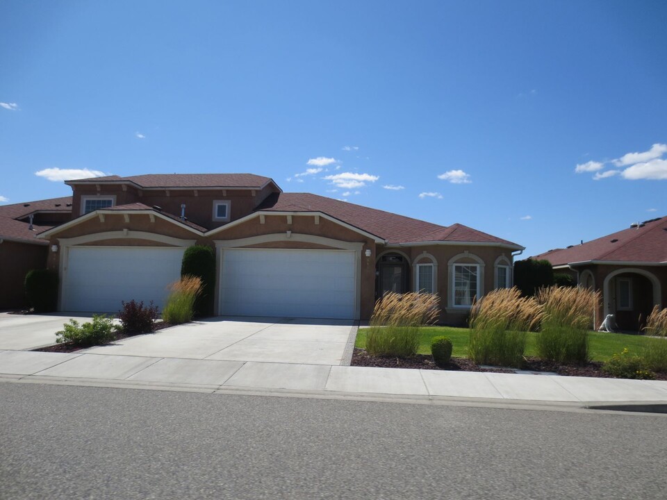 9616 Vincenzo Dr in Pasco, WA - Building Photo