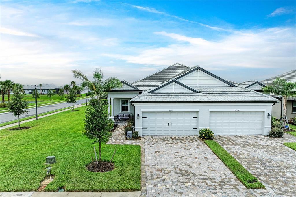 17898 Cherished Lp in Lakewood Ranch, FL - Building Photo