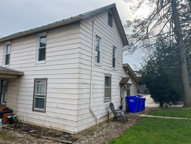 10 N 2nd St-Unit -1st Floor Front in New Freedom, PA - Building Photo - Building Photo