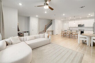 207 Flowers Ave in Hutto, TX - Building Photo - Building Photo