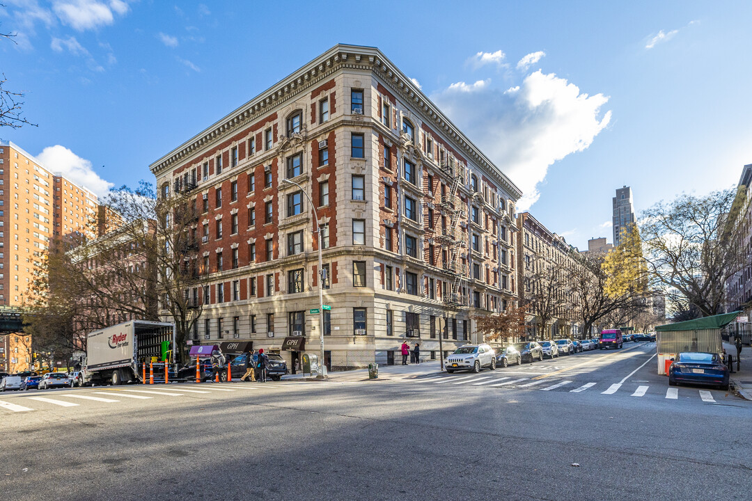 50-58 Tiemann Pl in New York, NY - Building Photo