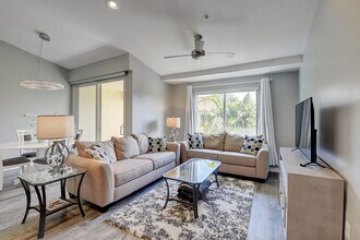 1223 Villa Cir in Boynton Beach, FL - Building Photo - Building Photo