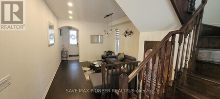 11 Ivor Cres in Brampton, ON - Building Photo - Building Photo