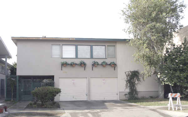 435 Orange Ave in Long Beach, CA - Foto de edificio - Building Photo