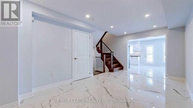 112 Revelstoke Crescent in Richmond Hill, ON - Building Photo - Building Photo