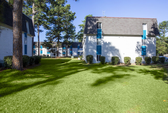 Pine Crest Apartments in North Augusta, SC - Building Photo - Building Photo