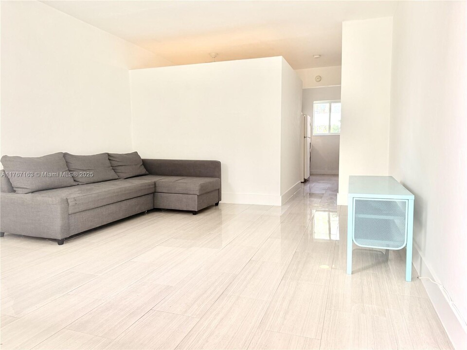 224 Meridian Ave in Miami Beach, FL - Building Photo