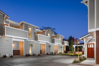 131 E Brookdale Plz, Unit 135 Unit A in Fullerton, CA - Foto de edificio - Building Photo