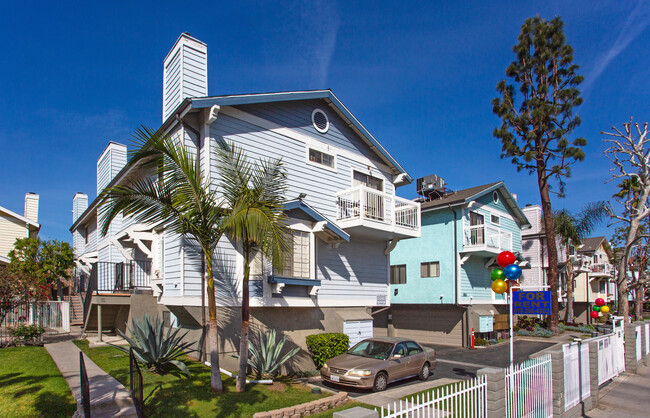 Orion Townhouses in North Hills, CA - Building Photo - Building Photo