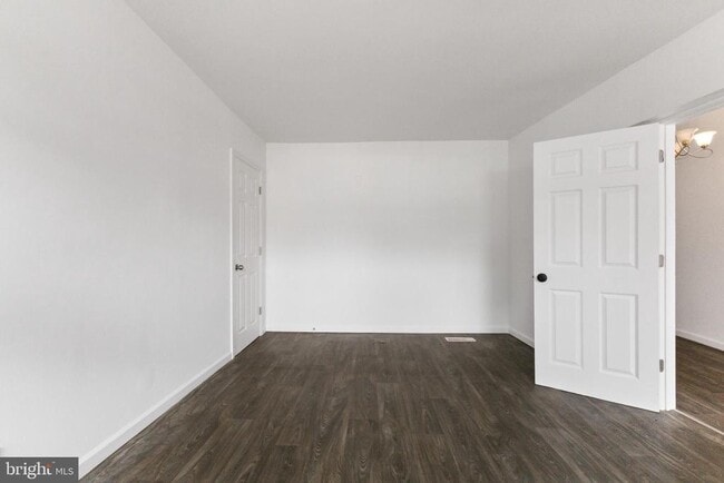 211 Broad St in Beverly, NJ - Building Photo - Building Photo