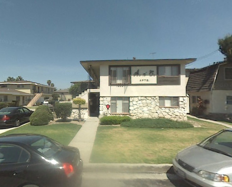 10307 La Reina Ave in Downey, CA - Foto de edificio