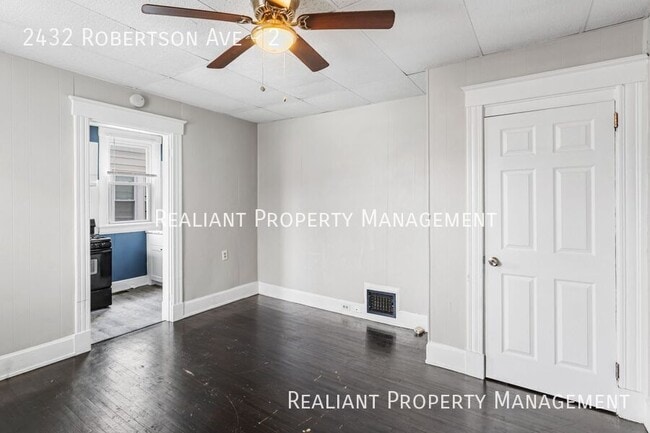 2432 Robertson Ave in Cincinnati, OH - Building Photo - Building Photo