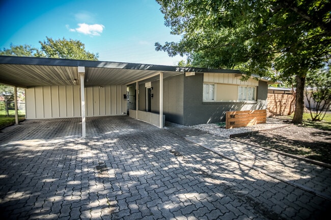 904 Chevy Chase Dr in San Antonio, TX - Building Photo - Building Photo